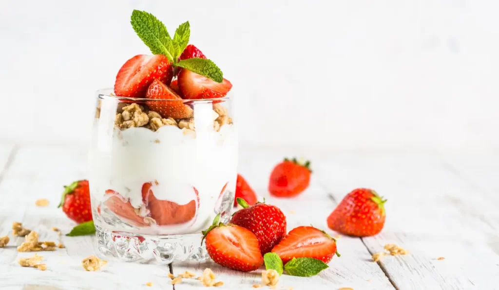 10 Amazing Fat Burning Foods You Should know Greek Yogurt for fat burn